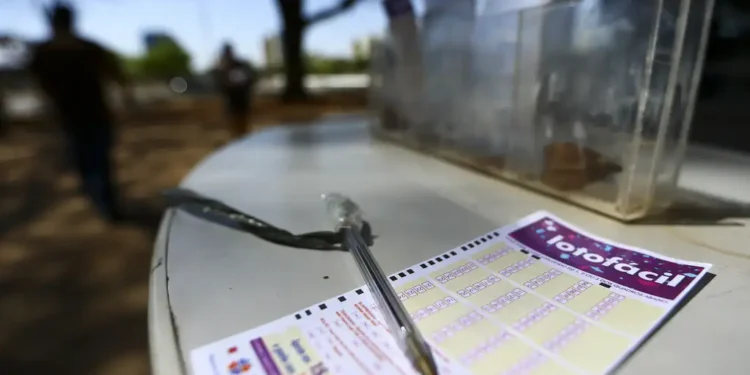 lotofacil-3526-de-hoje:-confira-os-numeros-e-o-resultado-do-sorteio-desta-quinta-feira-(30/10)