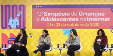 suporte-e-formacao-de-educadores-e-central-para-efetivar-a-cidadania-digital-nas-escolas,-aponta-debate-promovido-pela-safernet