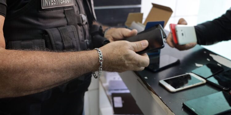 operacao-mobile-360°:-policia-civil-devolve-celulares-recuperados-nesta-quarta-feira