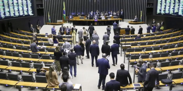 senado-aprova-projeto-que-valida-o-registro-de-terras-publicas-em-faixas-de-fronteiras