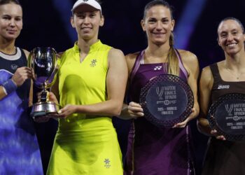 stefani-e-babos-perdem-na-decisao-e-ficam-com-o-vice-no-wta-finals