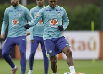 selecao-realiza-primeiro-treino-para-amistosos-na-europa