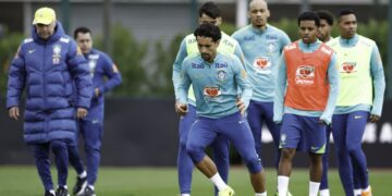 com-equipe-completa,-ancelotti-comanda-atividade-em-londres