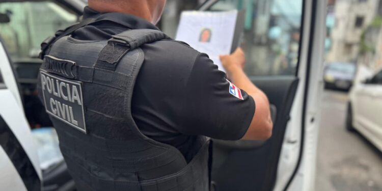 home-e-preso-por-armazenar-pornografia-infantil-e-armas-em-feira-de-santana