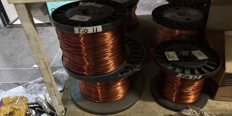 pc-cumpre-mandado-de-busca-e-apreensao-em-empresa-investigada-por-receptacao-de-fios-de-cobre-em-vitoria-da-conquista