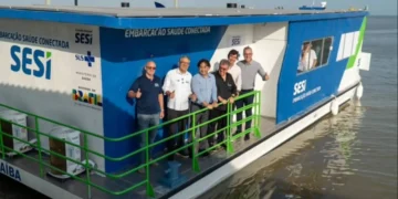 barco-a-energia-solar-oferta-servicos-de-saude-a-trabalhadores-ribeirinhos-da-amazonia