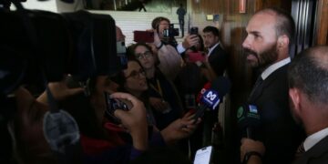 por-unanimidade,-stf-torna-eduardo-bolsonaro-reu-por-atuacao-nos-eua