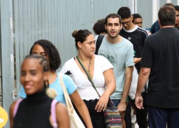 enem-2025:-cerca-de-70%-dos-inscritos-fizeram-as-duas-etapas-da-prova
