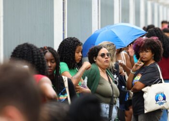 enem-2025:-candidatos-fazem-provas-do-segundo-dia-ate-18h30