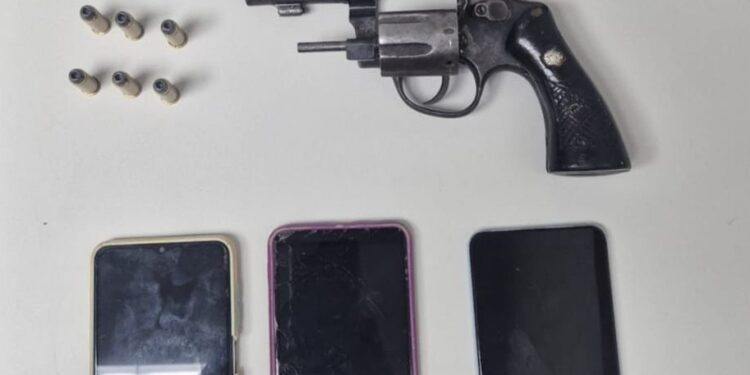 apos-roubo-de-carro-e-sequestro,-trio-e-preso-pela-pm-em-camacari