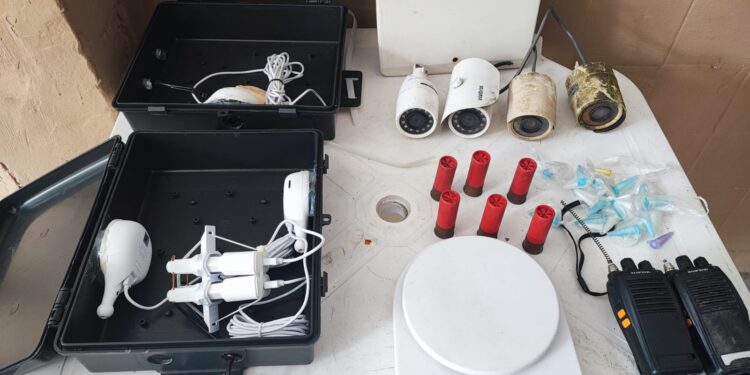 pm-apreende-droga,-municoes-e-cameras-clandestinas-em-piraja