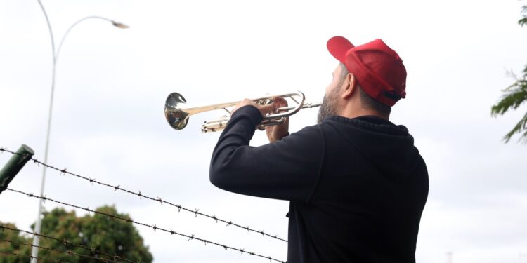manifestantes-favoraveis-e-contrarios-a-bolsonaro-fazem-atos-na-pf
