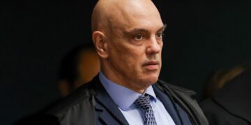 em-decisao,-moraes-cita-“eventual-tentativa-de-fuga”-de-bolsonaro