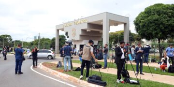 imprensa-mundial-noticia-a-prisao-do-ex-presidente-jair-bolsonaro