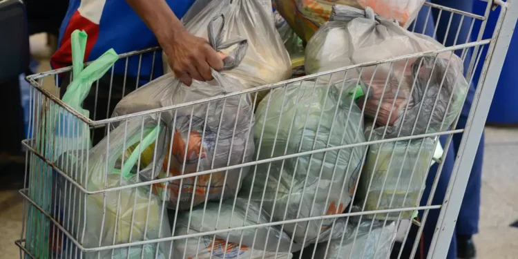 inmetro-encontra-3,7-mil-irregularidades-em-produtos-da-cesta-basica-durante-operacao-nacional