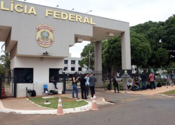 “todo-mundo-sabe-o-que-ele-fez”,-diz-lula-sobre-prisao-de-bolsonaro