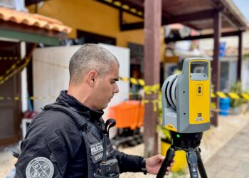 peritos-utilizam-scanner-3d-durante-pericia-em-comercio-em-praia-do-forte.