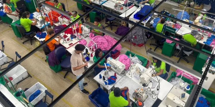 producao-industrial-avanca-mas-expectativa-da-demanda-atinge-menor-nivel-para-novembro-na-ultima-decada