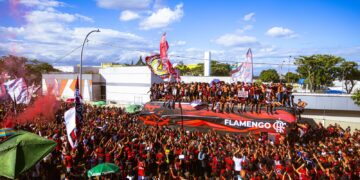 flamengo-embarca-para-final-da-libertadores-com-festa-da-torcida