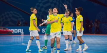 brasil-goleia-italia-e-esta-nas-quartas-da-copa-do-mundo-de-futsal