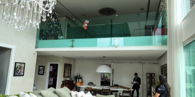 operacao-sinete-desarticula-grupo-envolvido-em-fraudes-fundiarias,-documentos-falsos-e-lavagem-de-dinheiro-em-feira-de-santana