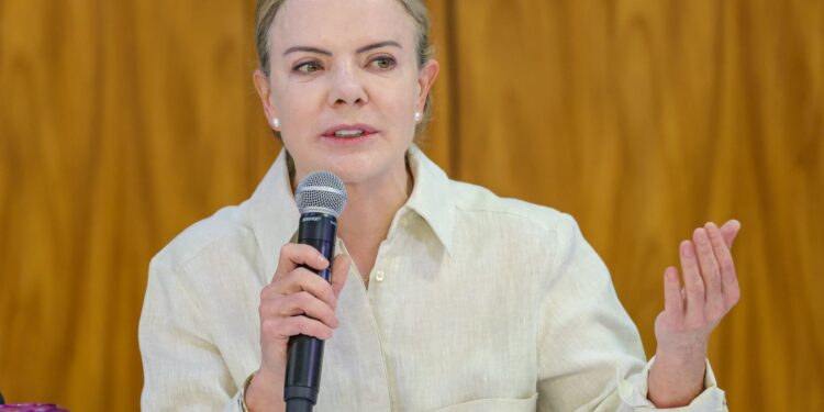 “perde-o-brasil”,-diz-gleisi-sobre-derrubada-de-vetos-do-licenciamento