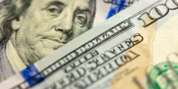 dolar:-moeda-volta-a-subir-e-encerra-ultimo-pregao-em-alta