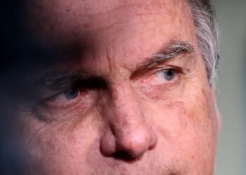 bolsonaro-tem-crise-de-soluco-e-passa-por-atendimento-medico-na-prisao