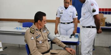 policia-militar-leva-profissionais-de-saude-a-comunidade-do-lobato