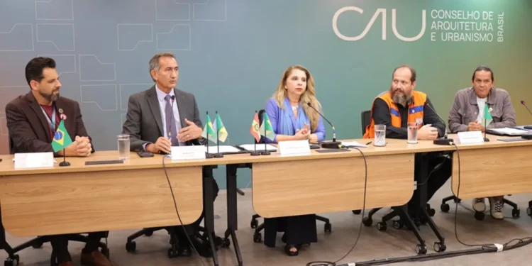 governo-e-cau/br-firmam-parceria-para-dar-suporte-tecnico-a-municipios-apos-desastres