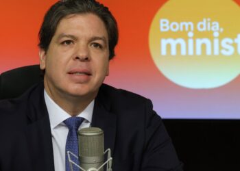 governo-diz-que-conectara-100%-das-escolas-ate-fim-de-2026