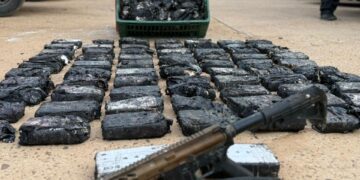 apos-atender-a-ocorrencia-de-incendio,-pm-apreende-fuzil-e-mais-de-100kg-de-cocaina-em-juazeiro