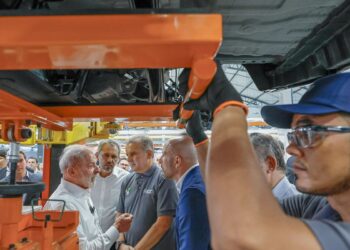 lula:-queda-da-pobreza-esta-ligada-a-menor-inflacao-e-maiores-salarios