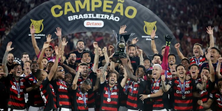 flamengo-derrota-ceara-e-coroa-ano-magico-com-titulo-brasileiro
