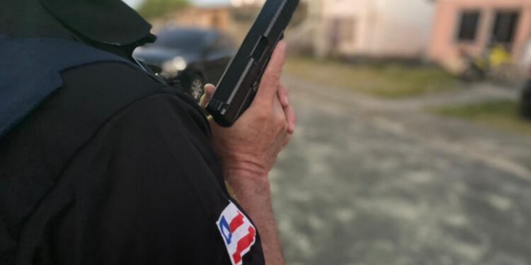 suspeito-de-homicidio-e-preso-em-cumprimento-de-mandado-judicial-em-juazeiro