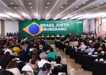 conselhao-entrega-a-lula-propostas-de-metas-de-desenvolvimento-do-pais