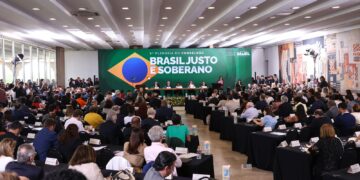 conselhao-entrega-a-lula-propostas-de-metas-de-desenvolvimento-do-pais