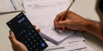 para-64%-das-industrias,-custo-brasil-pesa-mais-a-cada-ano