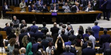 camara-retoma-trabalhos-apos-retirada-a-forca-de-braga