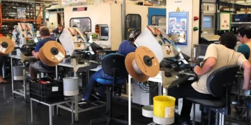 faturamento-da-industria-brasileira-recua-pelo-3o-mes-consecutivo,-aponta-cni