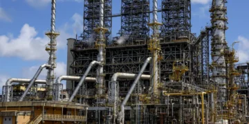 juros-altos-“penalizam”-industria-em-2025,-aponta-cni