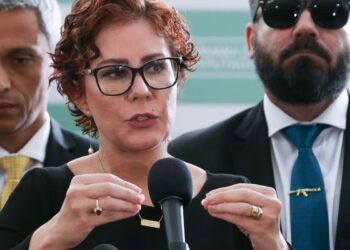 zambelli-deve-ficar-presa-em-brasilia-se-for-extraditada-pela-italia