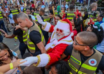 em-mais-um-ano-o-natal-solidario-da-pmba-leva-alegria-as-criancas-e-familias