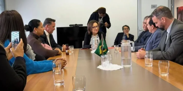 brasil-e-eslovenia-firmam-acordo-de-intercambio-para-fortalecer-cooperativismo-e-apicultura