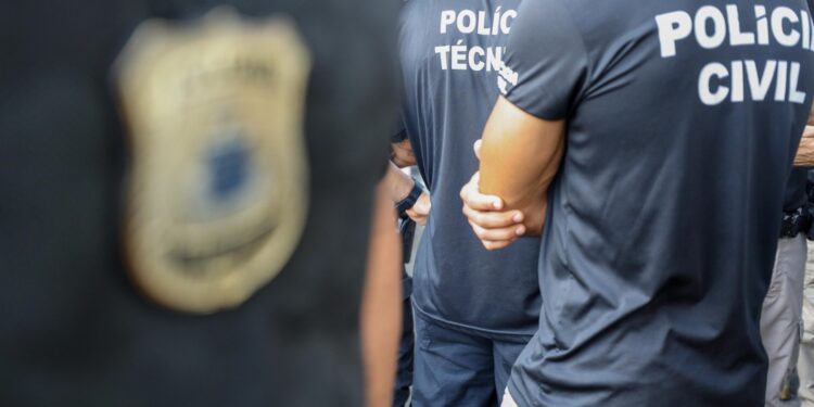 policia-civil-autua-homem-em-camacari-por-manter-companheira-em-carcere-privado-e-resistir-a-prisao