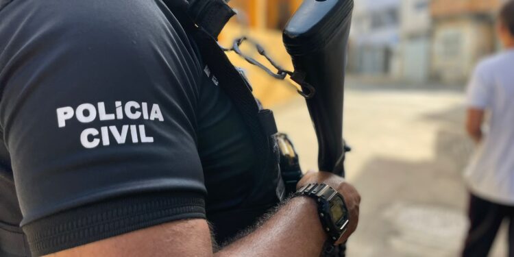 lideranca-de-trafico-de-drogas-na-ilha-de-itaparica-e-preso-ao-desembarcar-de-ferry-boat-na-capital