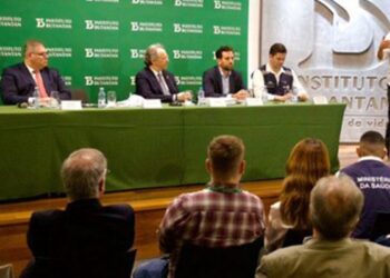 ministro-assina-contrato-para-compra-de-vacina-da-dengue-do-butantan