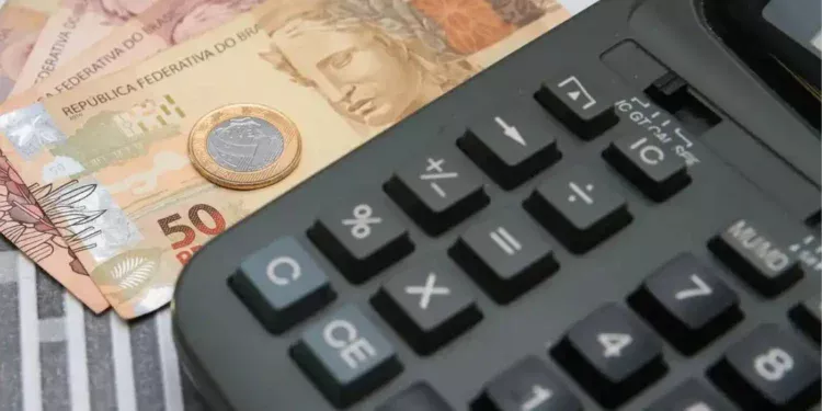 gastos-publicos-superam-arrecadacao-e-devem-fechar-2025-em-r$-5,2-trilhoes