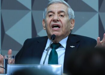 heleno-deixa-comando-militar-para-cumprir-prisao-domiciliar