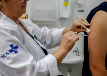 to:-pais-de-municipios-da-macrorregiao-de-saude-centro-sul-devem-atualizar-caderneta-de-vacinacao-de-criancas-e-adolescentes